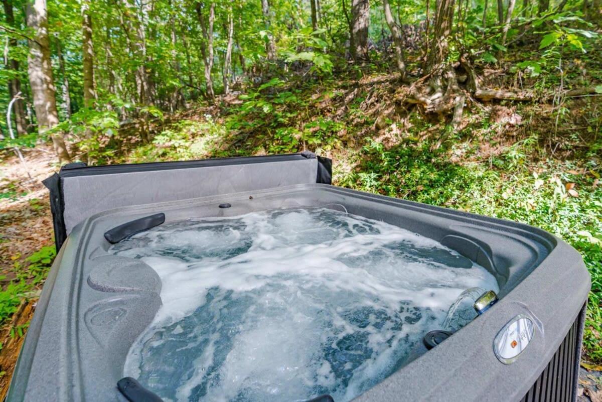 Modern Chalet Cabin W Hot Tub, Deck&Grill, & Wifi! Inwood Экстерьер фото