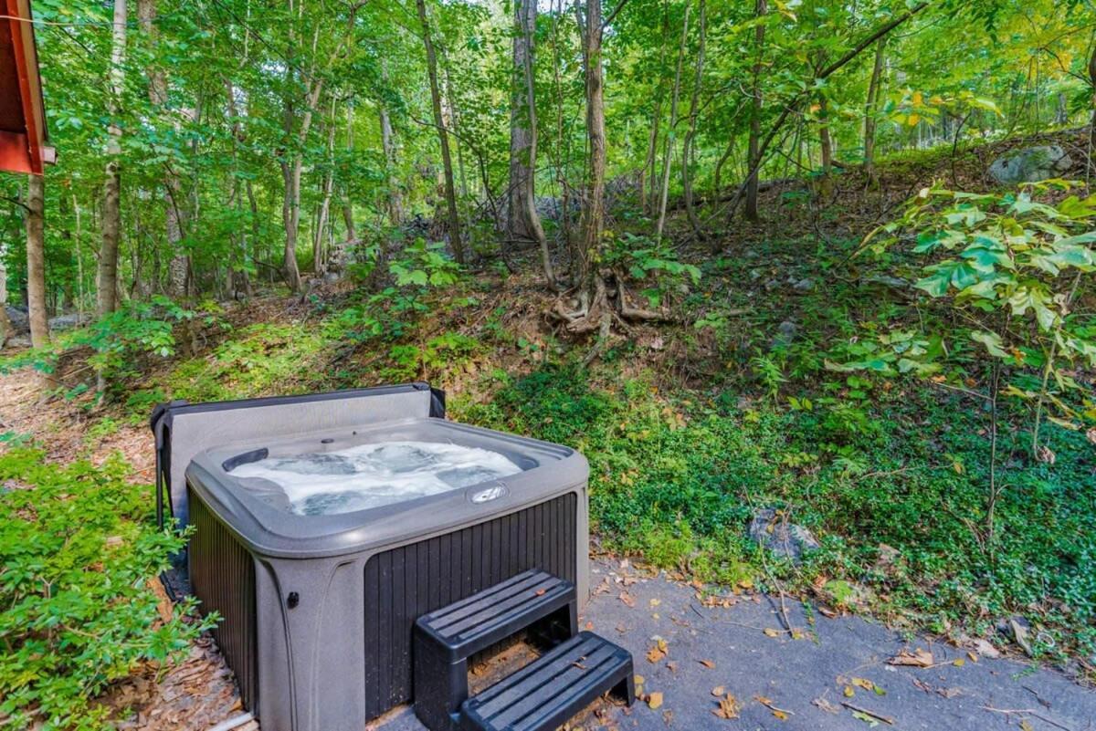 Modern Chalet Cabin W Hot Tub, Deck&Grill, & Wifi! Inwood Экстерьер фото