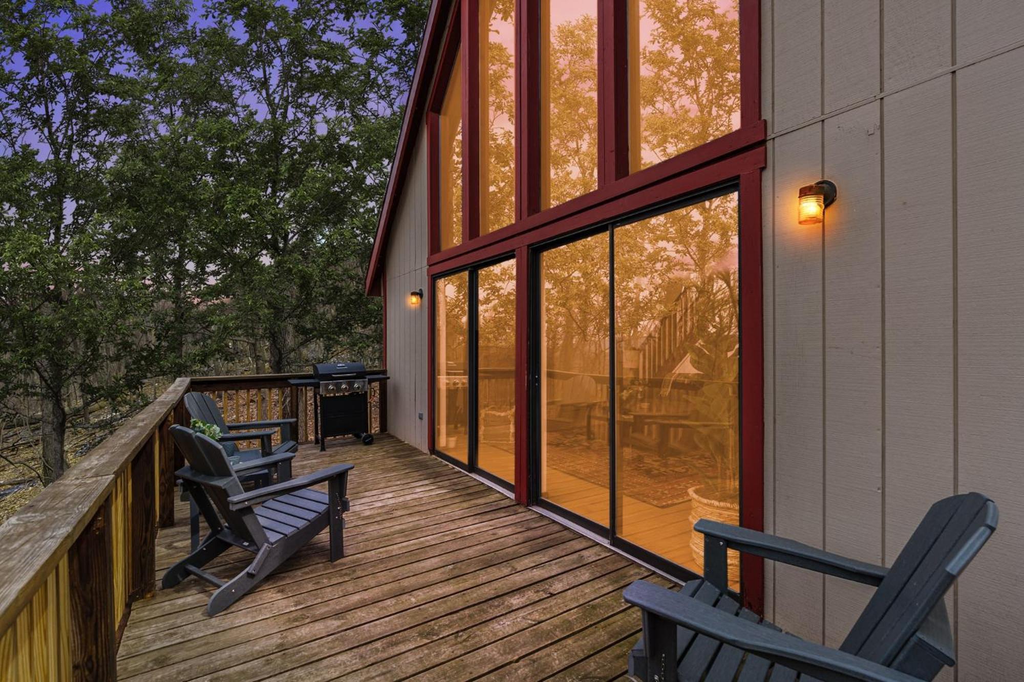 Modern Chalet Cabin W Hot Tub, Deck&Grill, & Wifi! Inwood Экстерьер фото