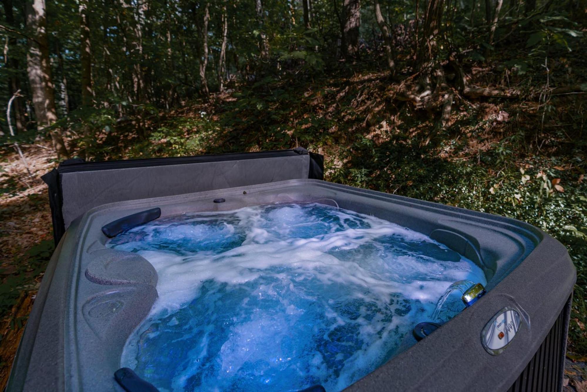 Modern Chalet Cabin W Hot Tub, Deck&Grill, & Wifi! Inwood Экстерьер фото
