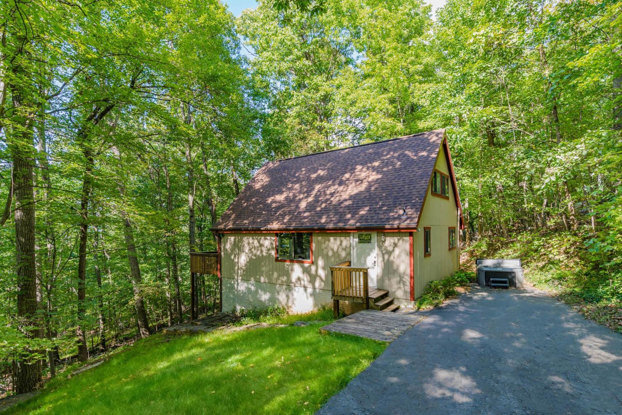 Modern Chalet Cabin W Hot Tub, Deck&Grill, & Wifi! Inwood Экстерьер фото